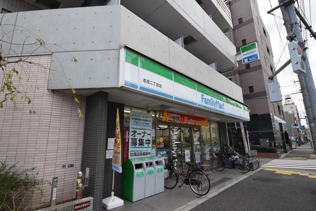 コンビニ　ファミリーマート赤羽二丁目店（コンビニ）まで266m