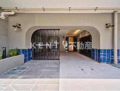 エントランス　落ち着いたエントランスです