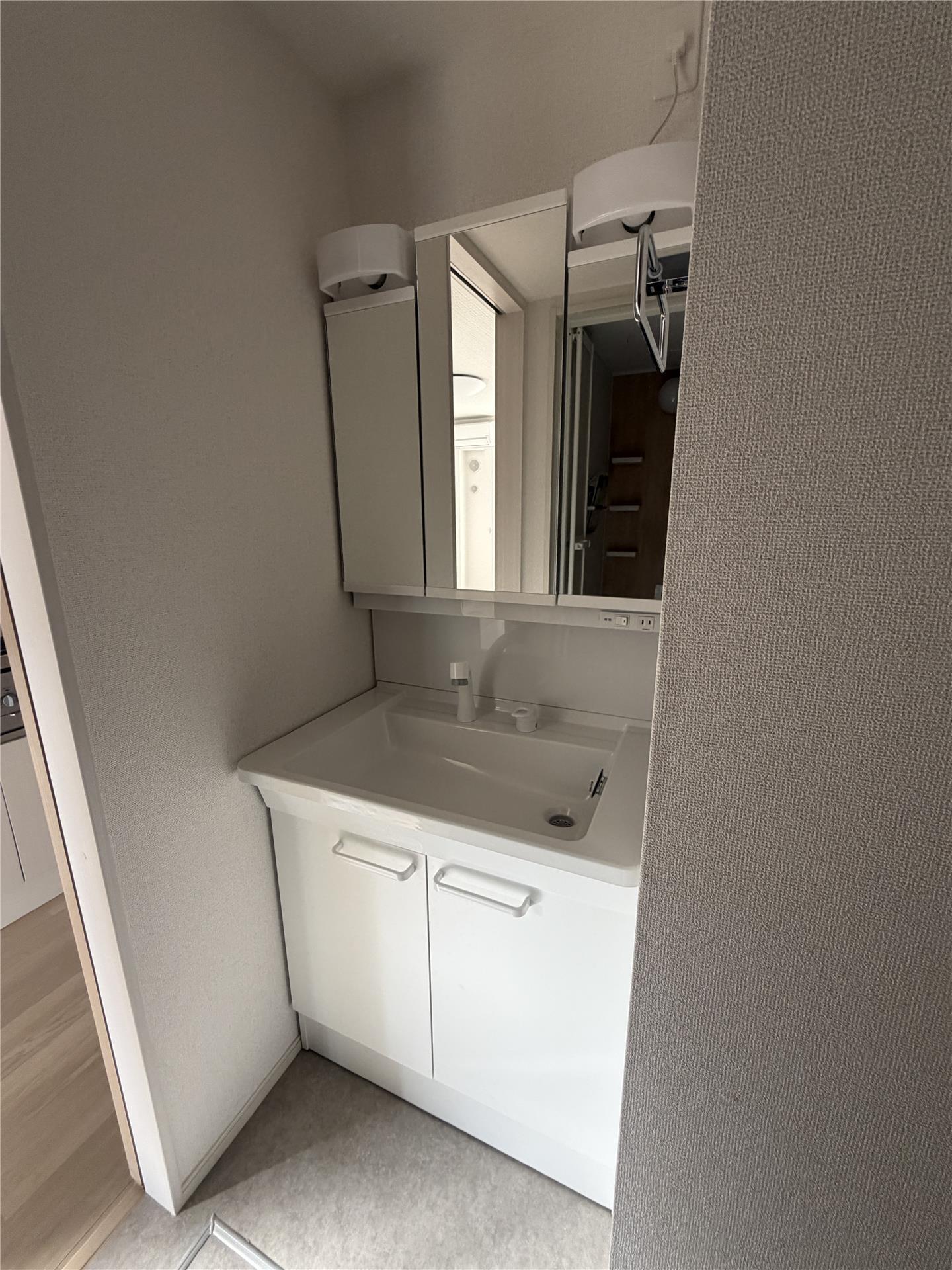 洗面設備　※写真は反転タイプです。