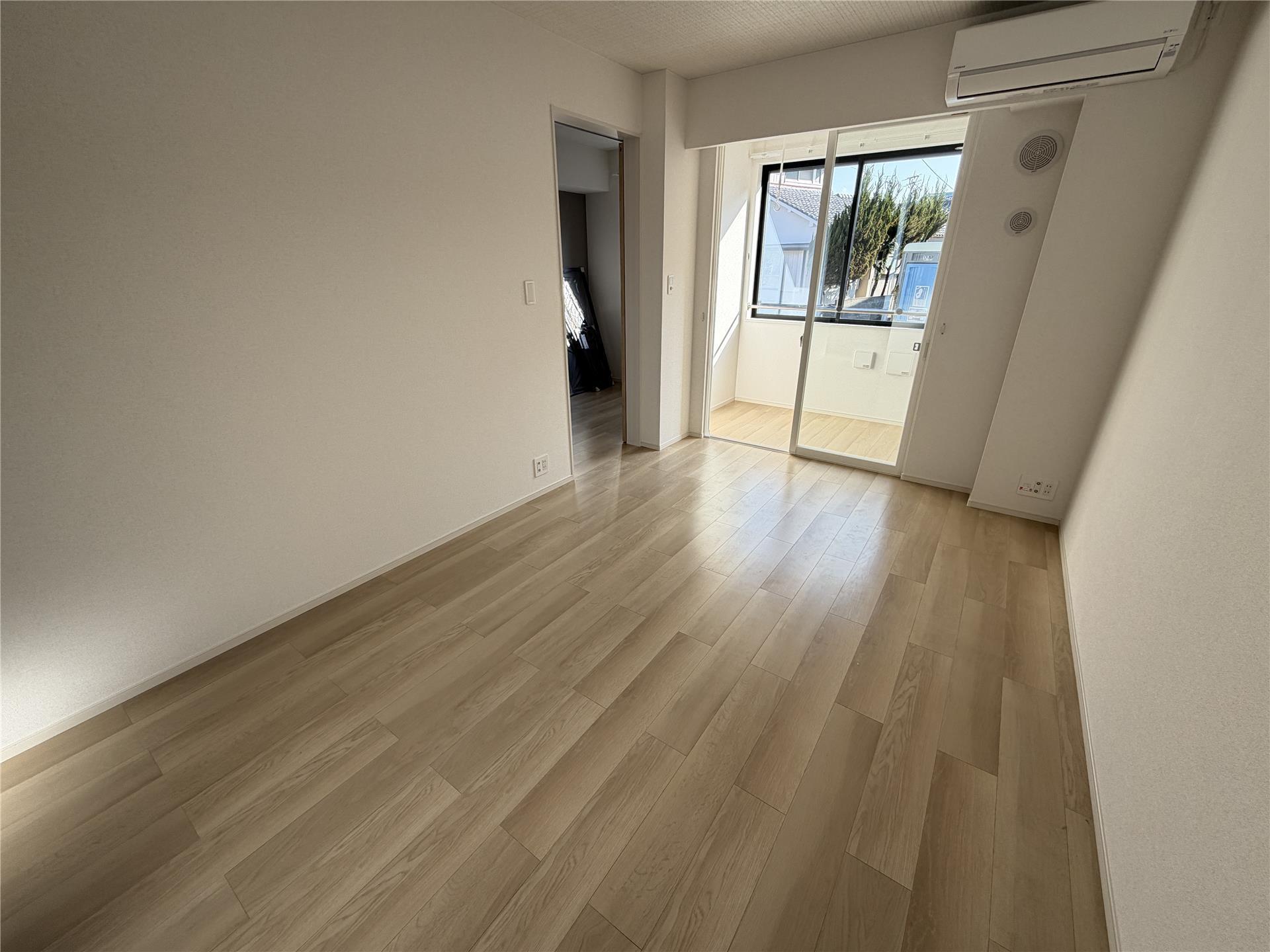 居室・リビング　※写真は反転タイプです。