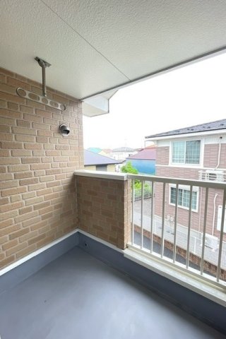 バルコニー　外からの目が気にならないバルコニーで洗濯物が干せます