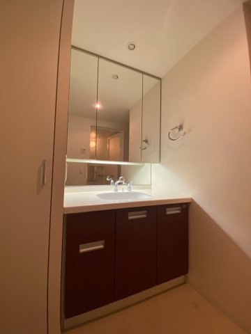 洗面設備　独立洗面化粧台付き！