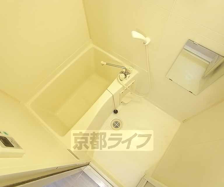 バス・シャワールーム　ゆったりセパレートの浴室です。