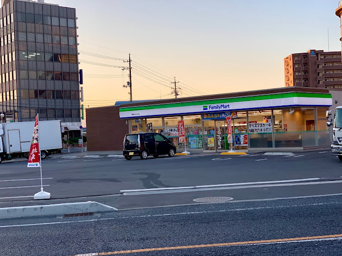 コンビニ　ファミリーマート 倉敷老松五丁目店（コンビニ）まで604m