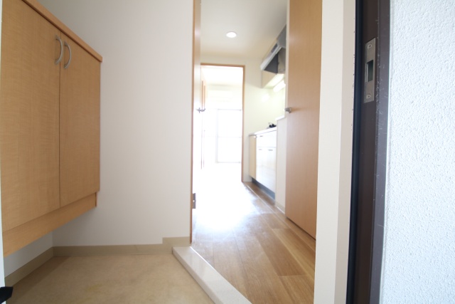 玄関　※他のお部屋の参考写真です