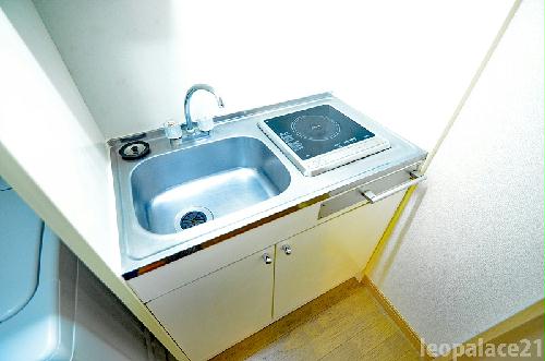 キッチン　設備・仕様は号室により異なる為、現況を優先致します。