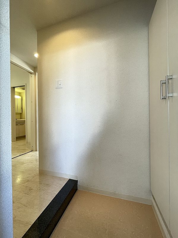 玄関　イメージ（反転）