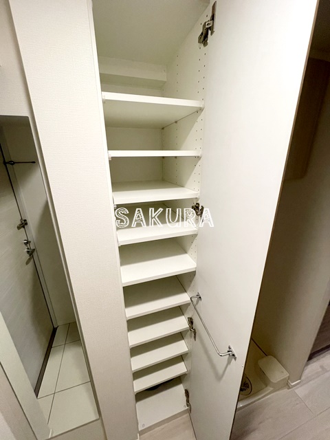 玄関　人感センサー付き・シューズボックス付き♪