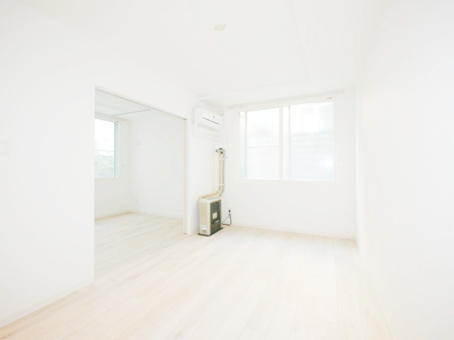 居室・リビング　明るい雰囲気で、気持ちの良いリビングです♪