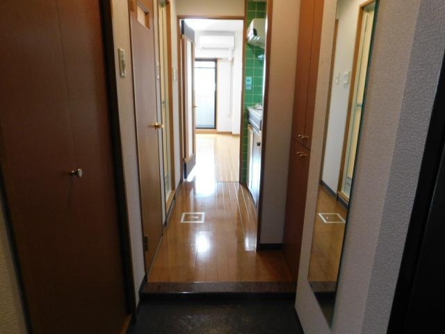 玄関　シューズボックス付きの玄関です。