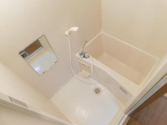 バス・シャワールーム　綺麗なお風呂が入ってますよ。