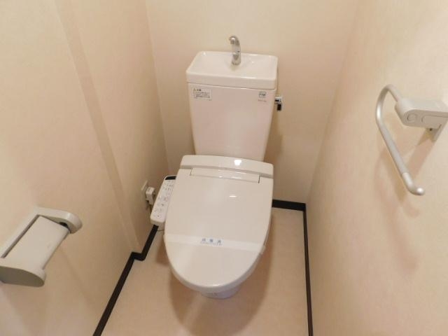 トイレ　洗浄便座付きます