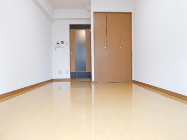 居室・リビング　内装綺麗なお部屋ですよ。