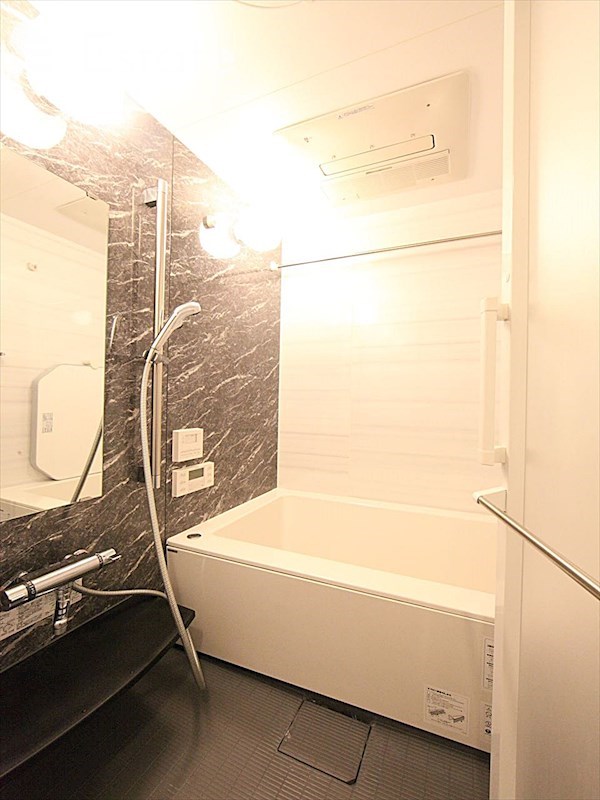 バス・シャワールーム　バスルーム