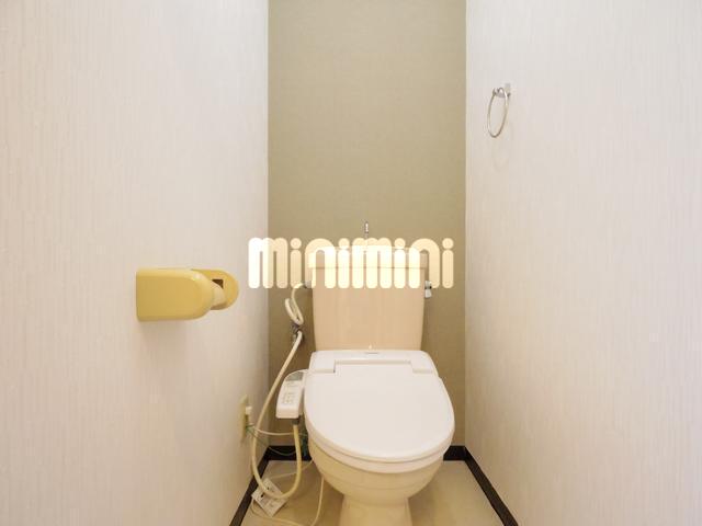 トイレ　シャワー付きのお手洗いです