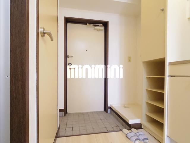 玄関　下駄箱付きが嬉しいですね