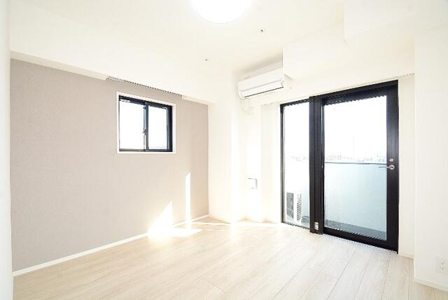 居室・リビング　カラータイプ異なります。