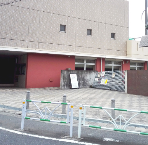 中学校　渋谷区立上原中学校（中学校）まで877m