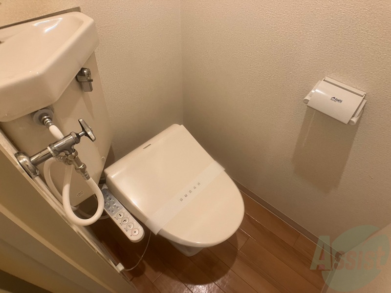 トイレ　シャワートイレになっているので快適です！