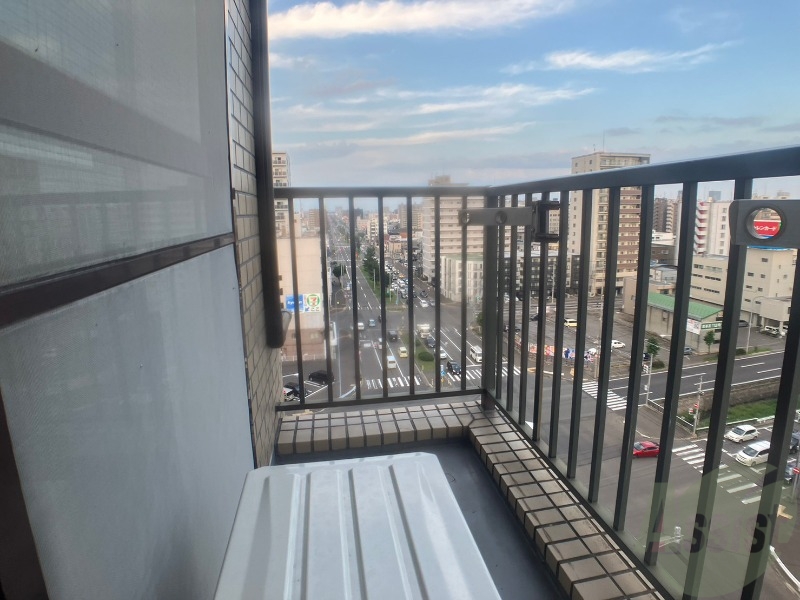 バルコニー　バルコニーは幅があり、広い印象を受けました。