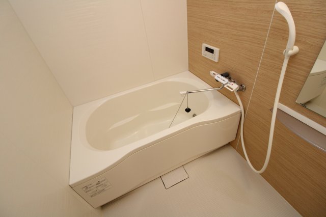 バス・シャワールーム　1帖タイプの広々お風呂！