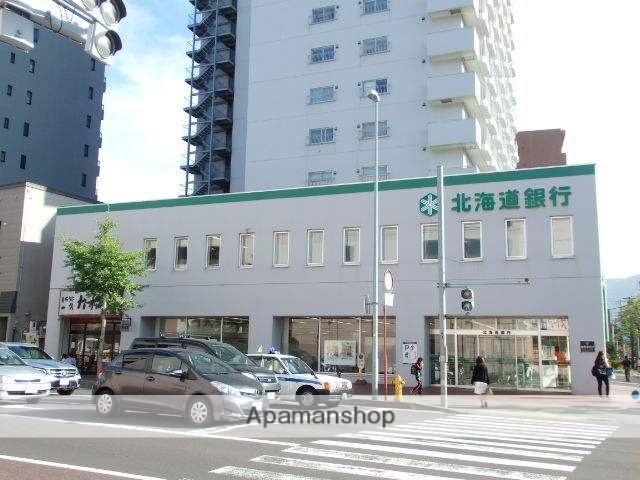 銀行　北海道銀行中央区鳥居前支店（銀行）まで240m