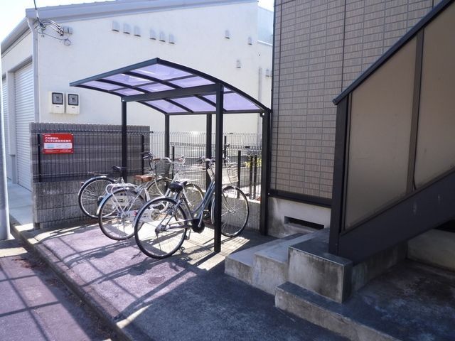 エントランス　自転車置き場