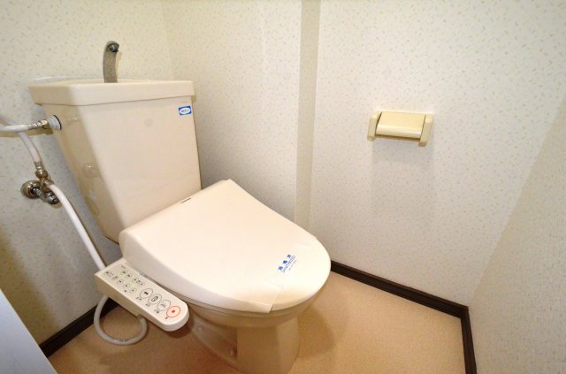 トイレ　ウォシュレット付きのトイレです♪