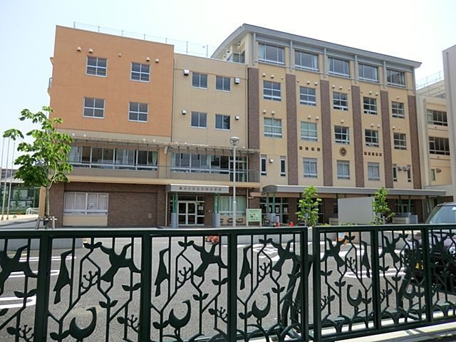 小学校　川口市立本町小学校（小学校）まで894m