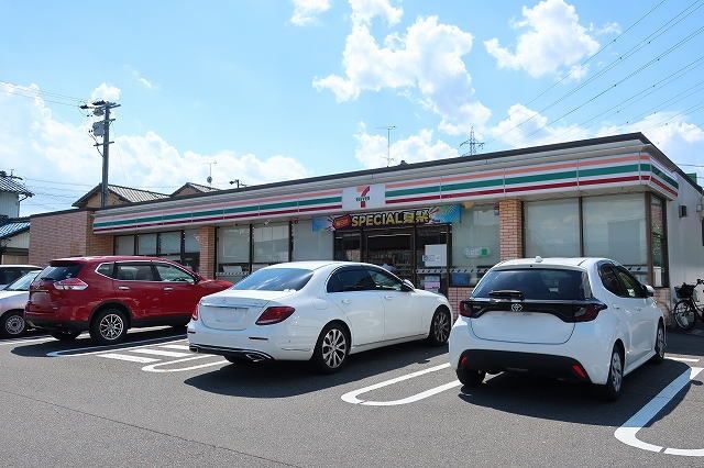 コンビニ　セブンイレブン（コンビニ）まで250m