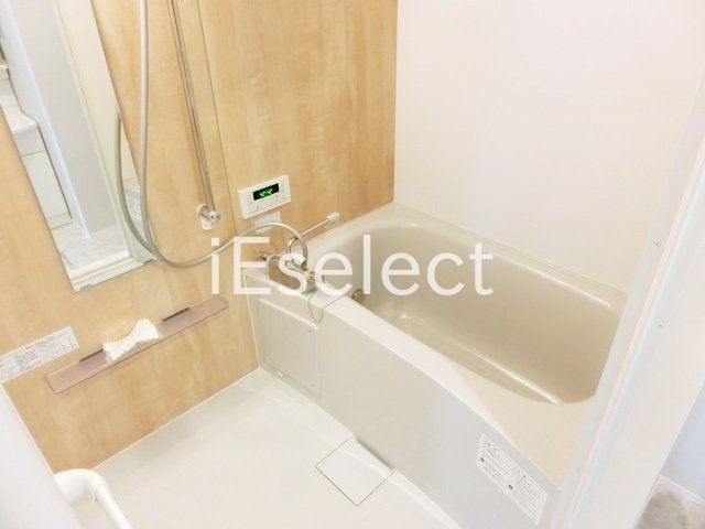 バス・シャワールーム　便利な追い焚き機能付き