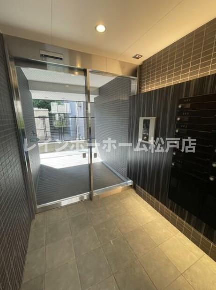 ロビー　落ち着いたエントランスです