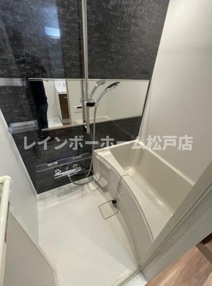 バス・シャワールーム　ゆったり過ごせるお風呂です