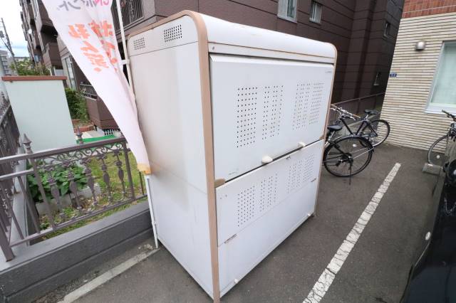 その他共有部分　敷地内にごみ捨て場♪