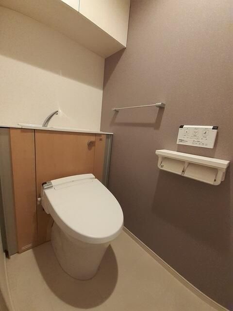 トイレ　■温水洗浄便座■ウォールキャビネット収納付き♪