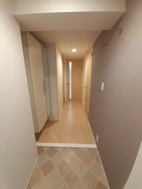 玄関　■モニタ付インターホン■ディンプルキー■2重鍵■ダウンライト