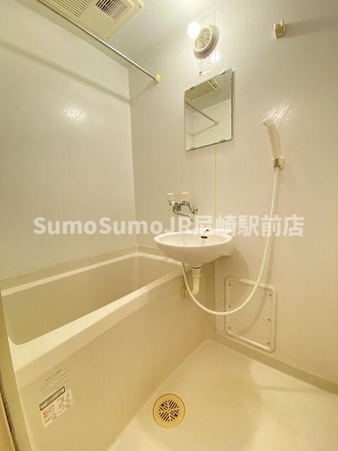 バス・シャワールーム　落ち着いた空間のお風呂です