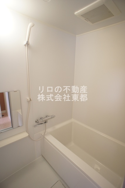 バス・シャワールーム　清潔感のある浴室で、１日の疲れを癒しリラックスできます。