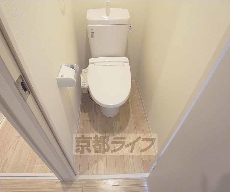 トイレ　ウォシュレット付きです。