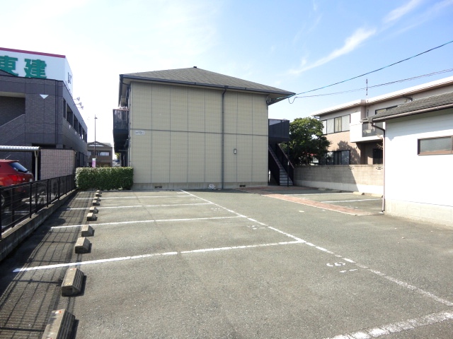 駐車場　車をお持ちの方に嬉しい駐車場付きの物件です