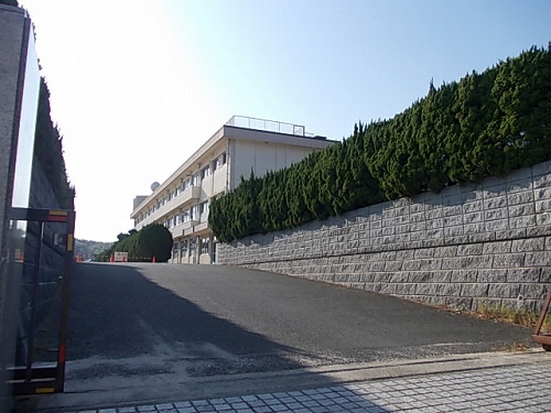 中学校　吉見中学校（中学校）まで1500m
