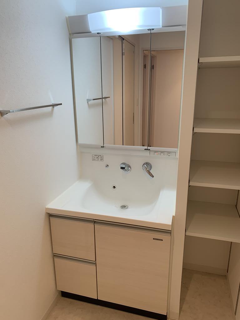 洗面設備　同タイプの参考写真です。