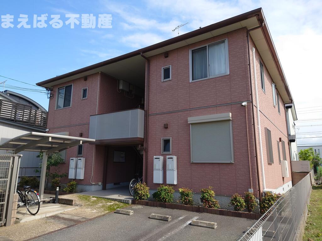 建物外観　住宅街に立地