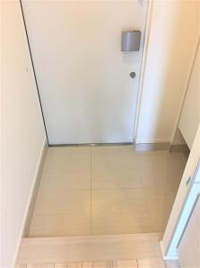 玄関　※別部屋の参考写真です。