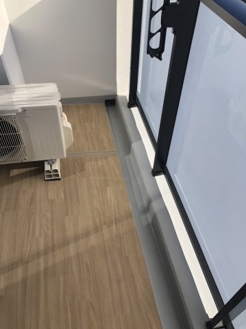 バルコニー　暖かな日差しのふりそそぐバルコニー