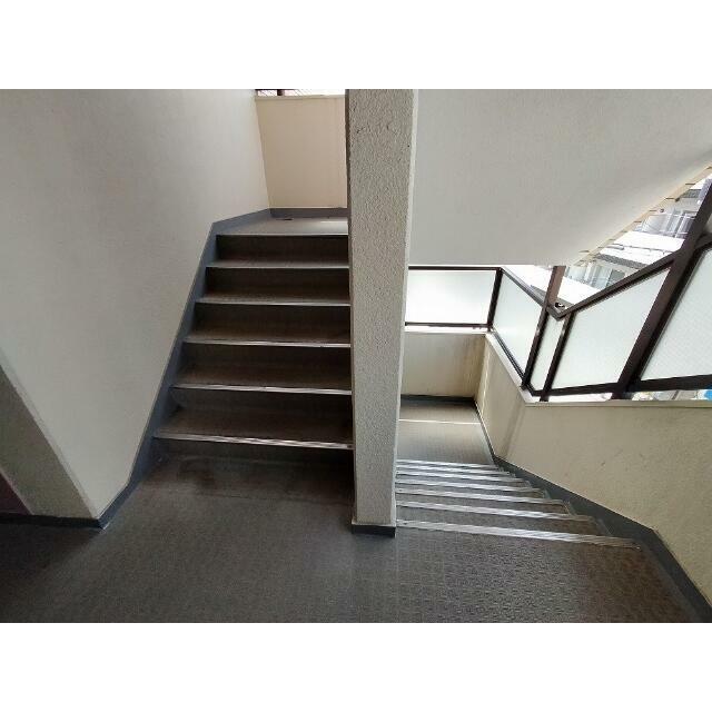 ロビー　共用階段