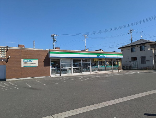 コンビニ　ファミリーマート 豊橋佐藤一丁目店（コンビニ）まで568m