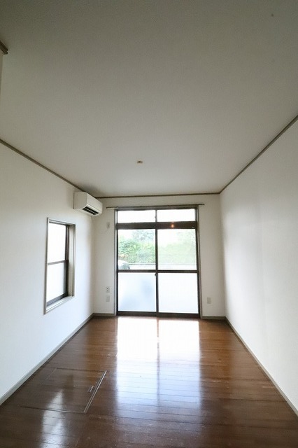 居室・リビング　２面採光なので、明るく風通しのよいお部屋です♪