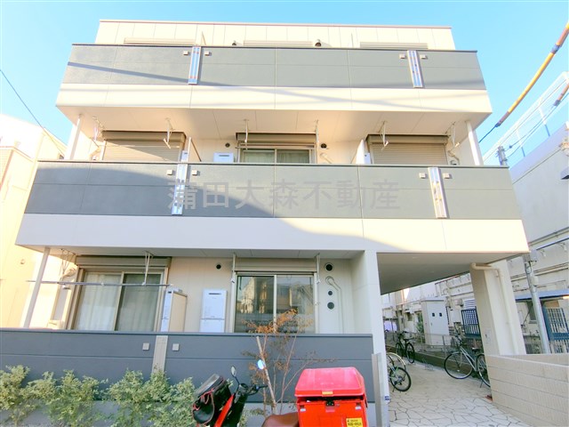 建物外観　2021年12月築　鉄骨造地上3階建て総戸数9戸 東京都大田
