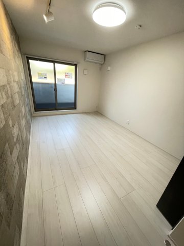 その他部屋・スペース　広くて明るい寝室